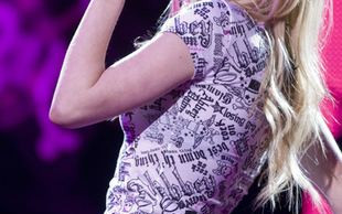 Avril Lavigne zamknięta w butelce