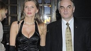 Partnerka znanego polityka w seksownej kreacji (FOTO)