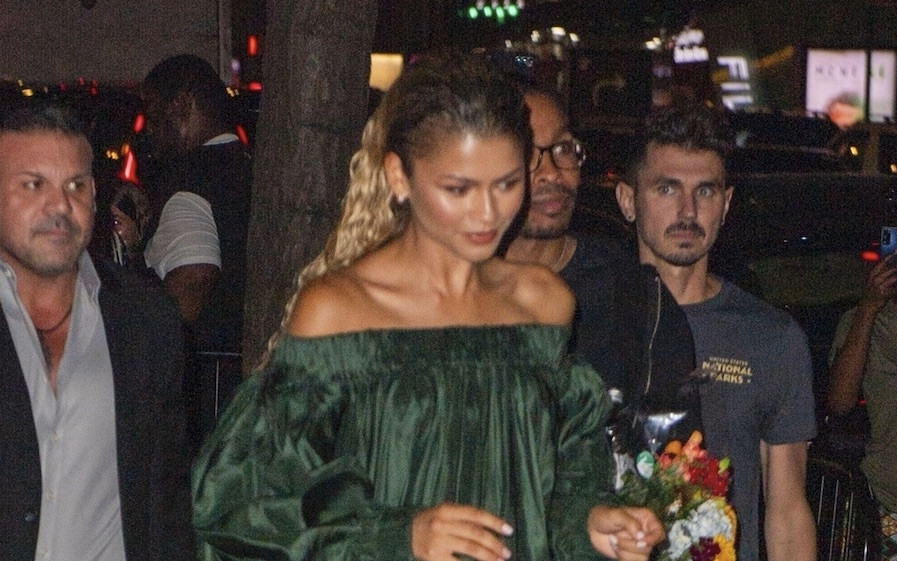 Zendaya pokazuje nieziemskie nogi w kreacji, która wzbudza… mieszane uczucia