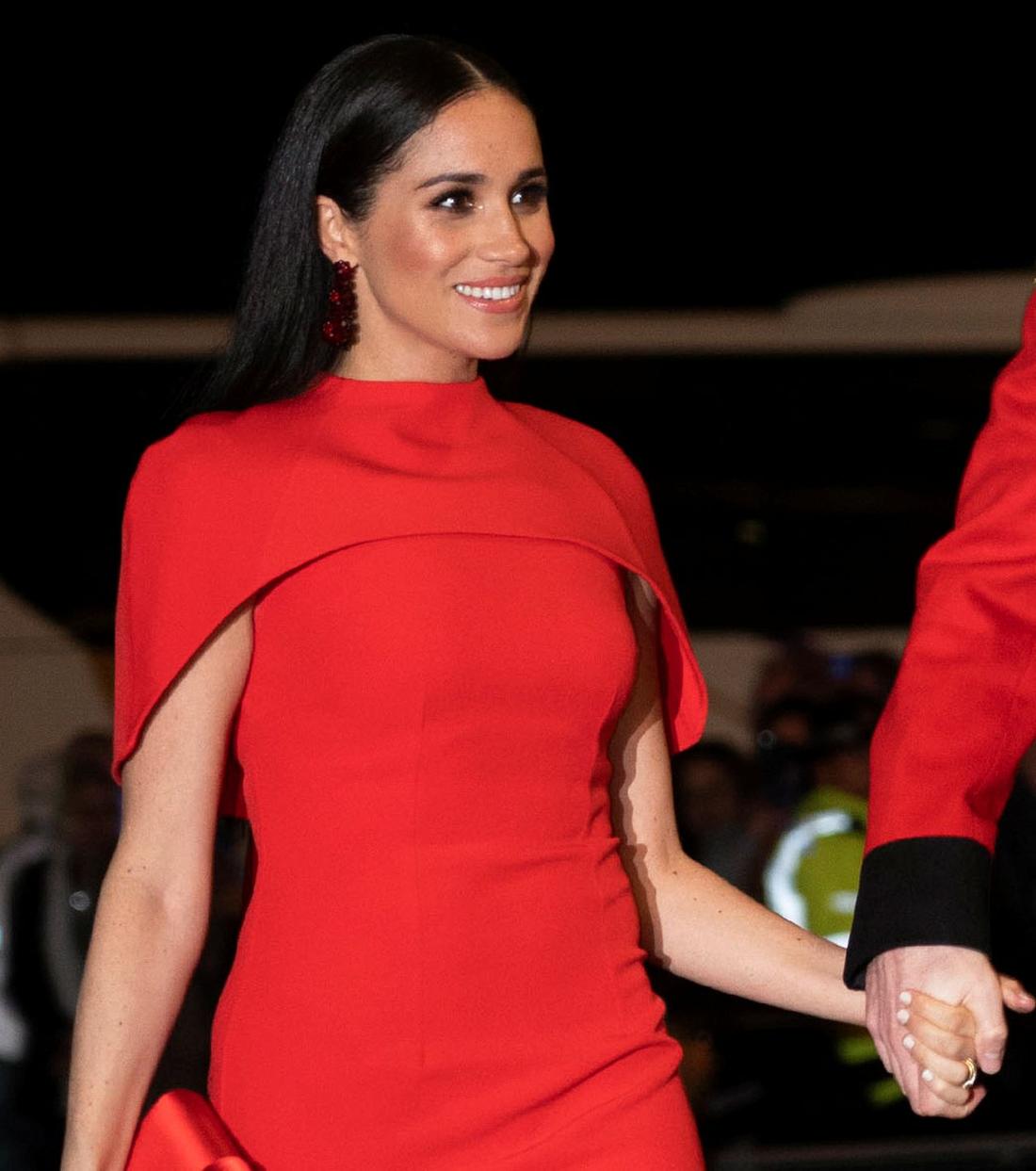 Meghan Markle w czerwonej kreacji