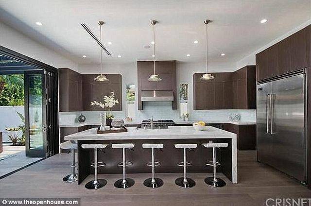 Ariel Winter ubiera się jak Kim Kardashian, mieszka jak Kylie Jenner