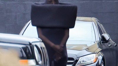 Bianca Censori musi żyć według “królewskich” zasad stworzonych przez Kanye, “Nie może się odzywać”