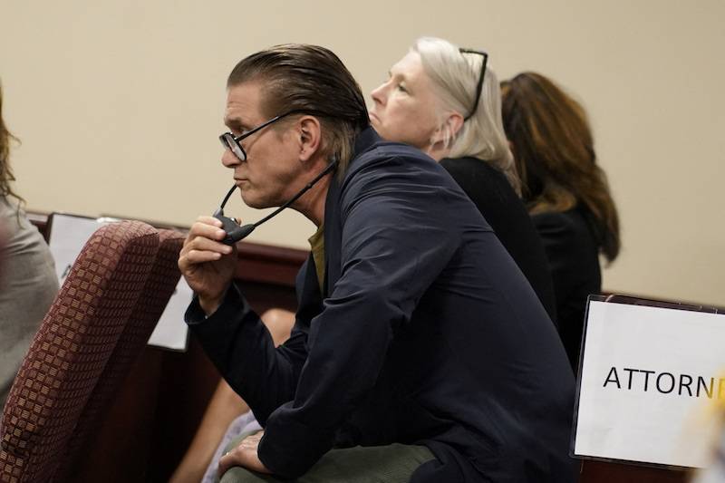 Śmierć kobiety na planie filmu „Rust”. Alec Baldwin płacze podczas procesu