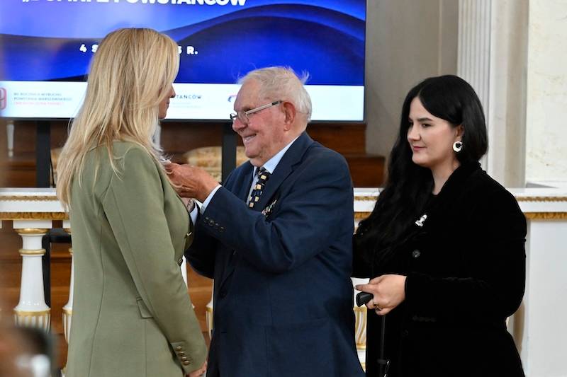 Maciej Musiał i Martyna Wojciechowska zostali dziś ODZNACZENI. Doceniono ich za pomoc dla kraju