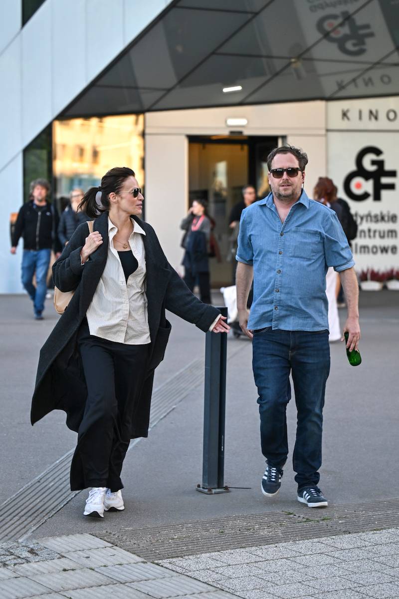 Radośni Magdalena Różczka i Jan Holoubek na festiwalu w Gdyni