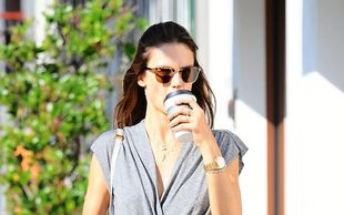 Nie zgadniecie, czym Alessandra Ambrosio karmi swoich gości