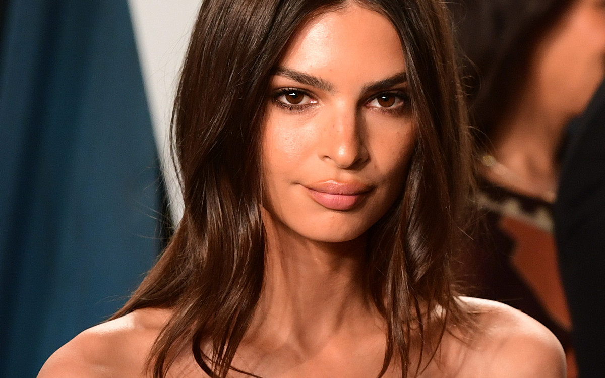 Emily Ratajkowski w najmodniejszym zestawie sezonu