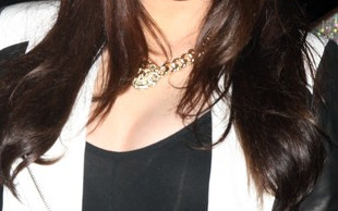 Khloe Kardashian promuje perfumy swoje i męża (FOTO)