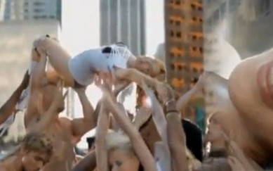 Kylie Minogue – All The Lovers – fragment video