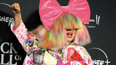 SIA to kolejna gwiazda, która poddała się liposukcji. Teraz zdradza prawdziwy powód