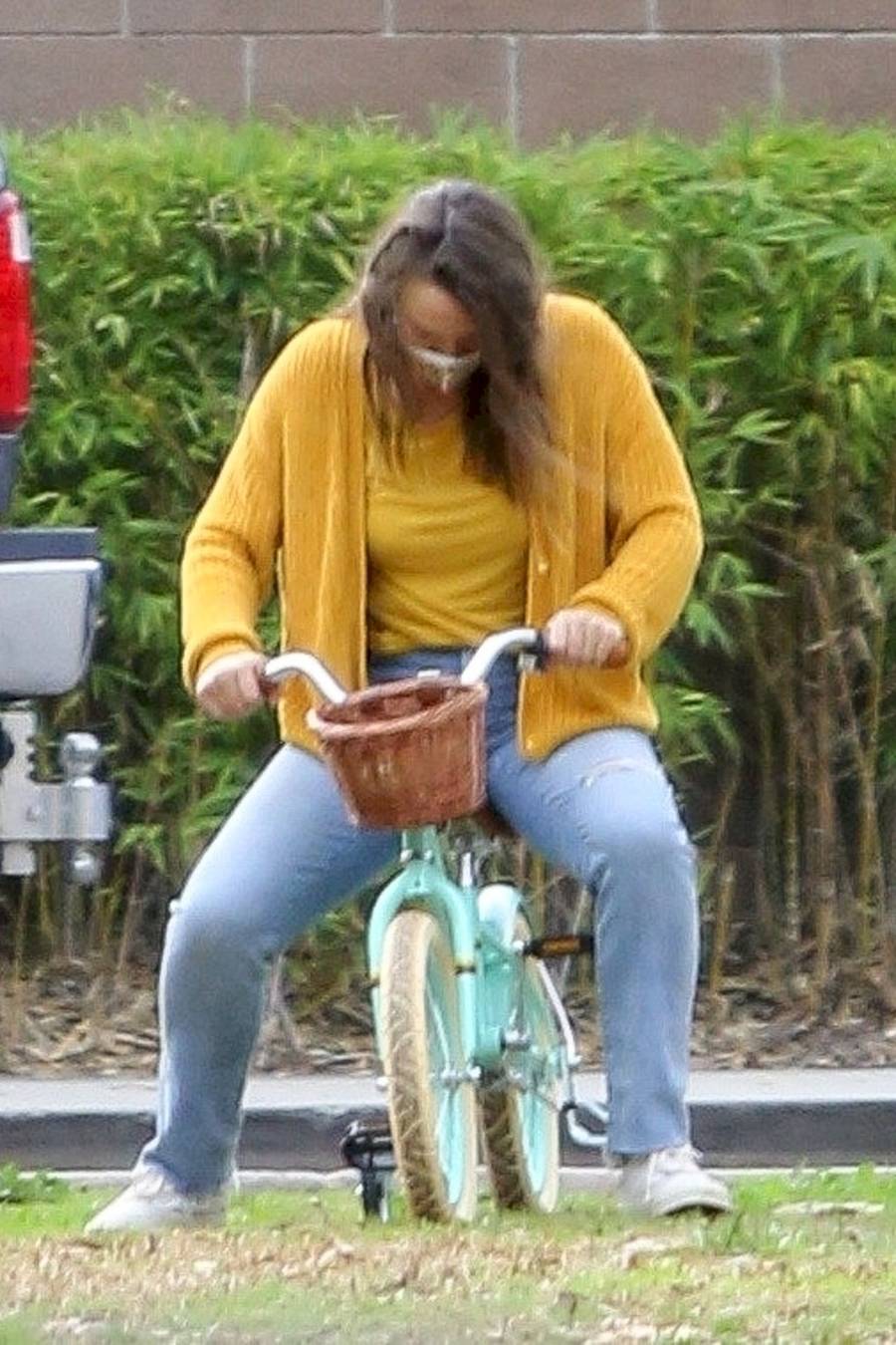 Leighton Meester w parku