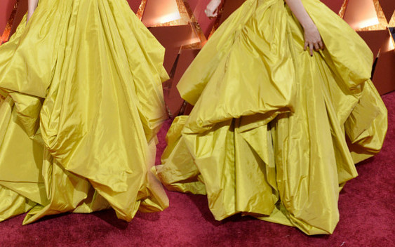 Tradycji stało się zadość – ktoś przyszedł na Oscary w kołdrze (ZDJĘCIA)