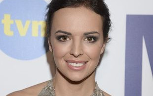 Nie powinna odsłaniać pleców?! (FOTO)