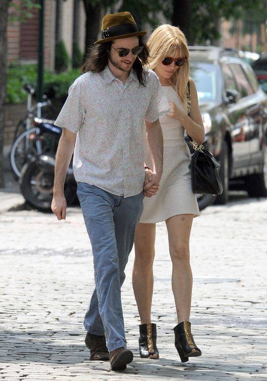 Zakochani Sienna Miller i Tom Sturridge