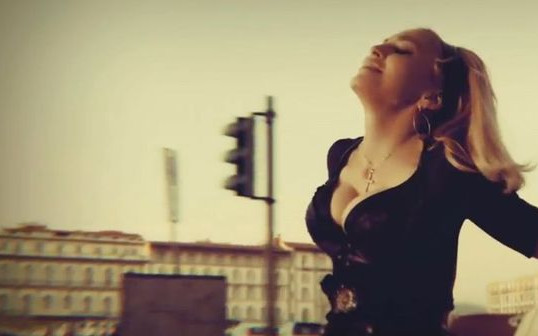 Nowy chłopak Madonny w jej świeżym klipie (FOTO)