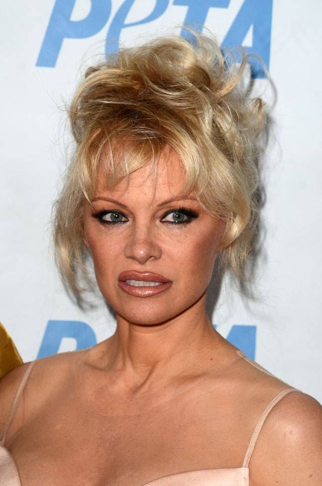 Pamela Anderson BŁAGA Kim Kardashian: Proszę Cię o współczucie dla zwierząt!