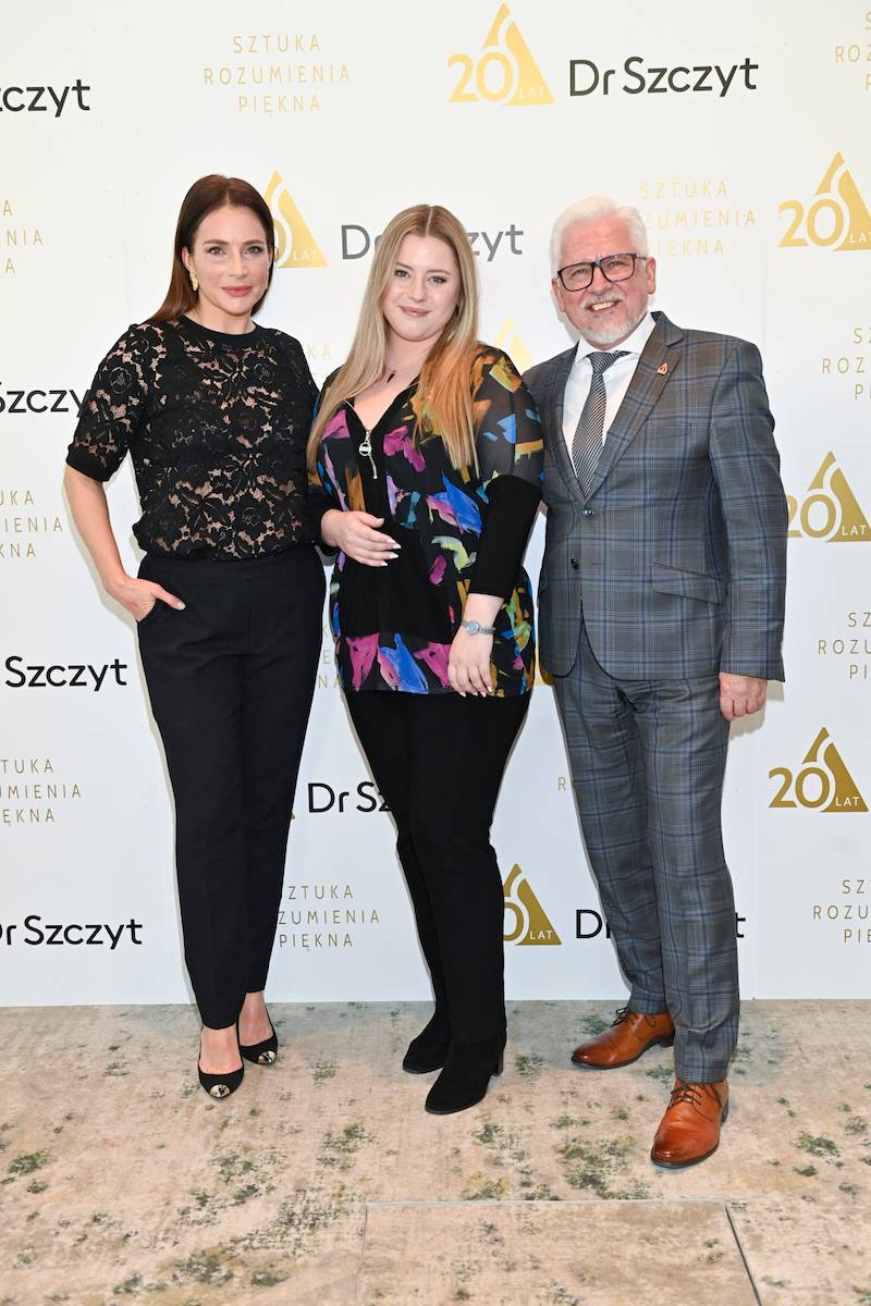 Gwiazdy świętują 20-lecie marki Dr Szczyt. Spójrzcie na jego piękną żonę i córkę