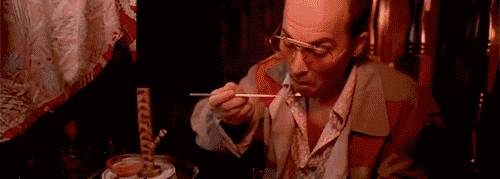 Co naprawdę palą i wciągają aktorzy w filmach?