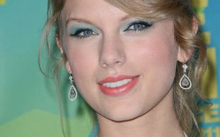 Taylor Swift nosi majty-giganty (VIDEO)