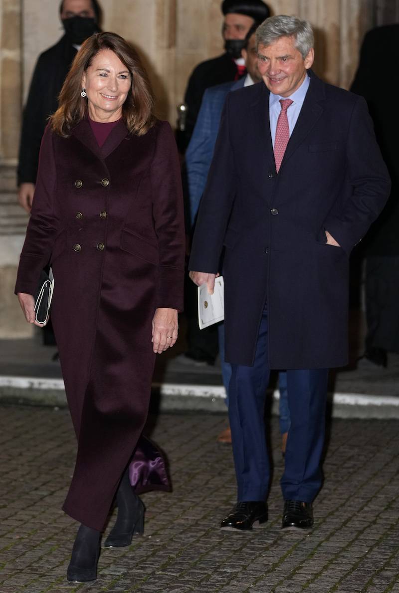 Księżna Kate i książę Wiliam kolędują ze swoją rodziną. Nie pojawili się najważniejsi członkowie rodziny!