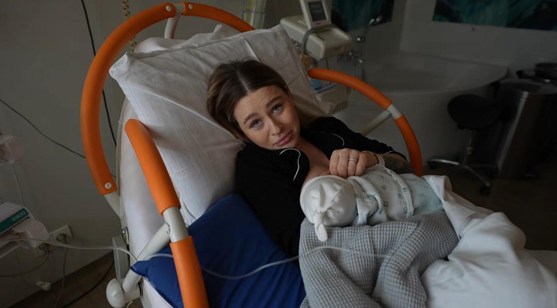 Andziaks pokazała szczegóły porodu, fot. YouTube.com