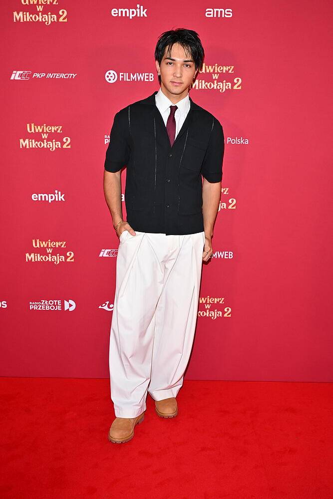 Zatrzęsienie gwiazd na premierze “Uwierz w Mikołaja 2”. Bracia Golcowie z żonami, Węgrowska, Pawlicki