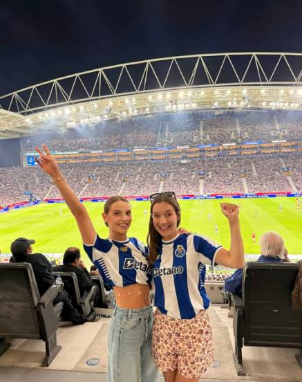 Sanah kibicuje Janowi Bednarkowi z jego żoną i córką w Porto: