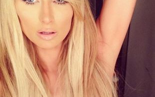 Ups! Wybrała stanowczo za duży stanik (Insta)