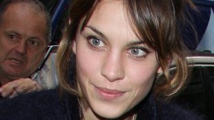 Alexa Chung najlepiej ubraną kobietą 2009 roku według Vogue