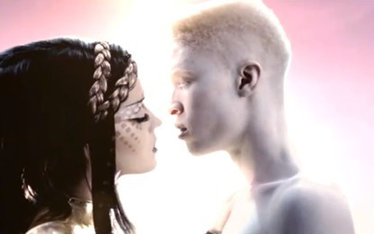 Katy Perry – E.T. (VIDEO)