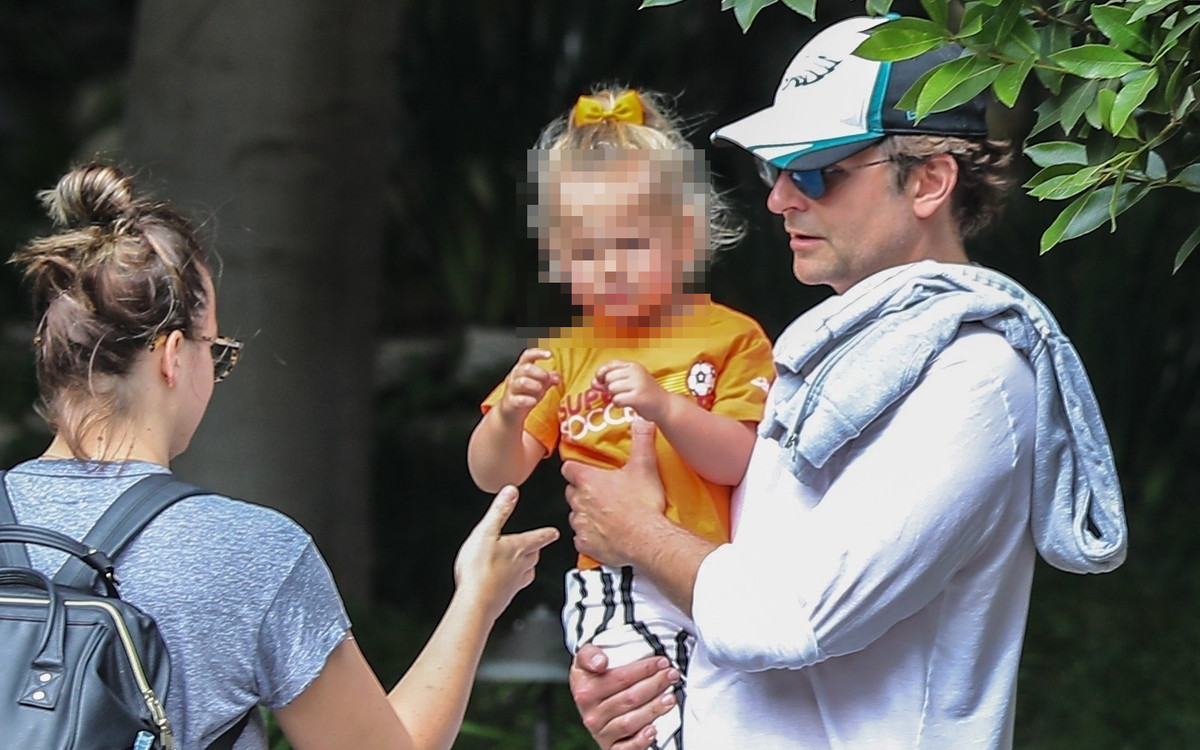 Bradley Cooper nie ma ochoty zajmować się córką, oddaje ją w ręce niani (ZDJĘCIA)