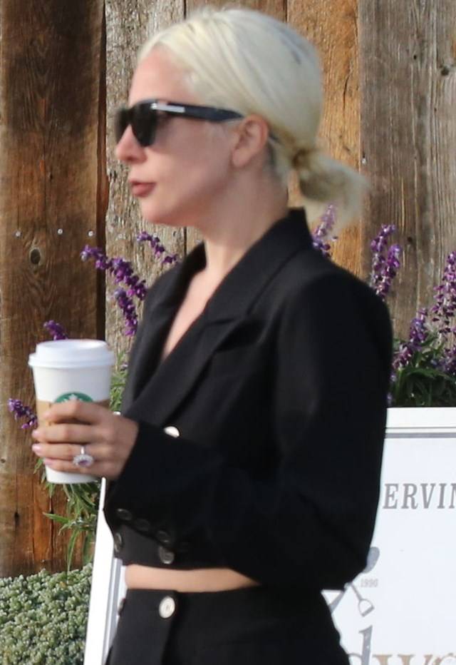 Lady Gaga z GIGANTYCZNYM pierścionkiem zaręczynowym