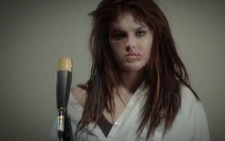 Ewa Farna pobita przez fanów [VIDEO]