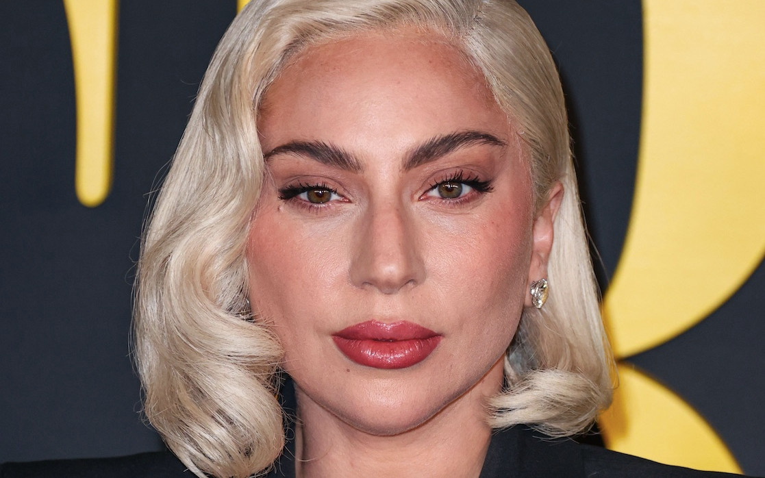 Lady Gaga pozbyła się brwi. Gwiazda opublikowała zdjęcie bez makijażu