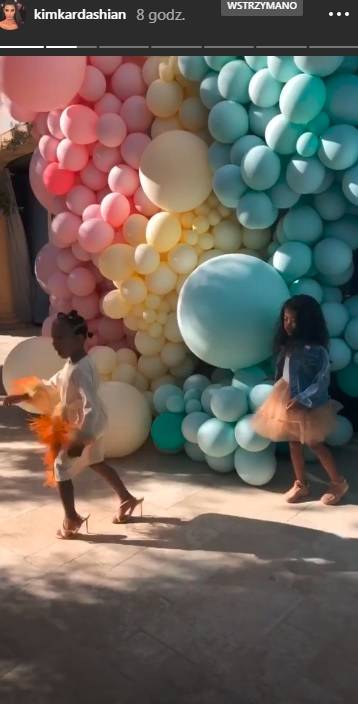 Bajkowe urodzinki córki Khloe Kardashian – True