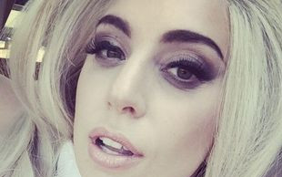 Pierścionek Lady Gagi skrywa piękną tajemnicę (FOTO)