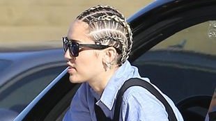 Miley Cyrus przyłapana z dziewczyną (FOTO)