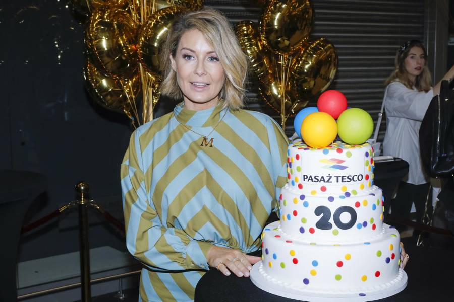 Celebrytki chałturzą na 20 urodzinach TESCO. UPS! SIWIEC i GARDIAS ubrane tak samo