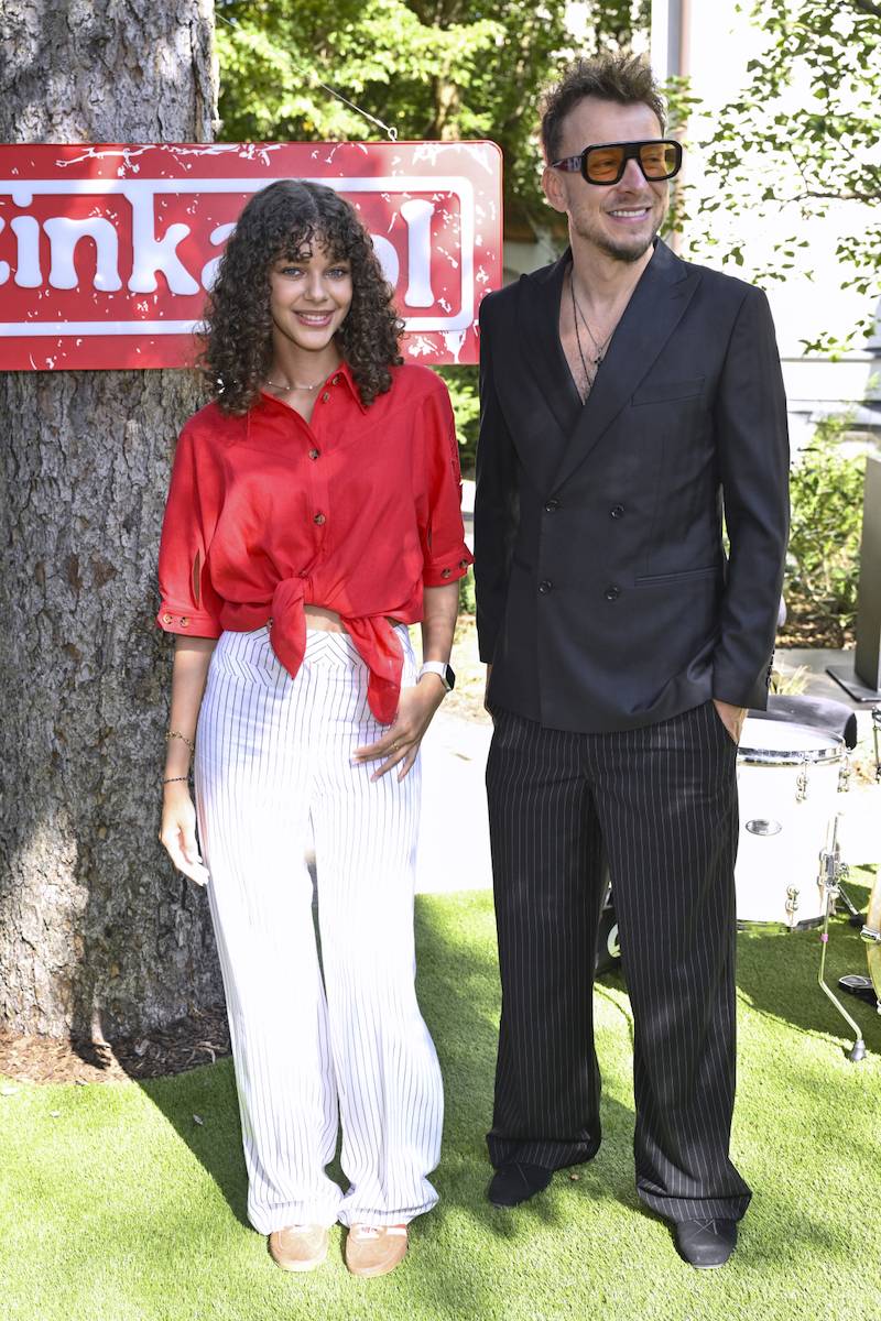 Plejada gwiazd na premierze „Rodzinki.pl”! Julia Wieniawa i Maciej Musiał w centrum uwagi… (FOTO)