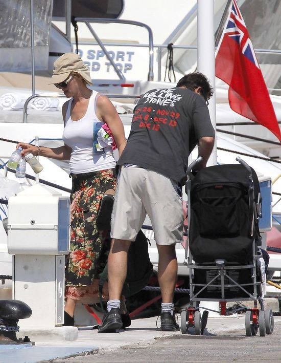 Uma Thurman w bikini na wakacjach