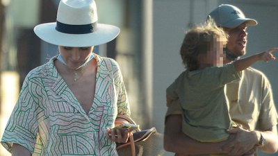 Marina i Wojtek Szczęsny wrócili z Mykonos do Warszawy. Piosenkarka jak zawsze stylowa (ZDJĘCIA)