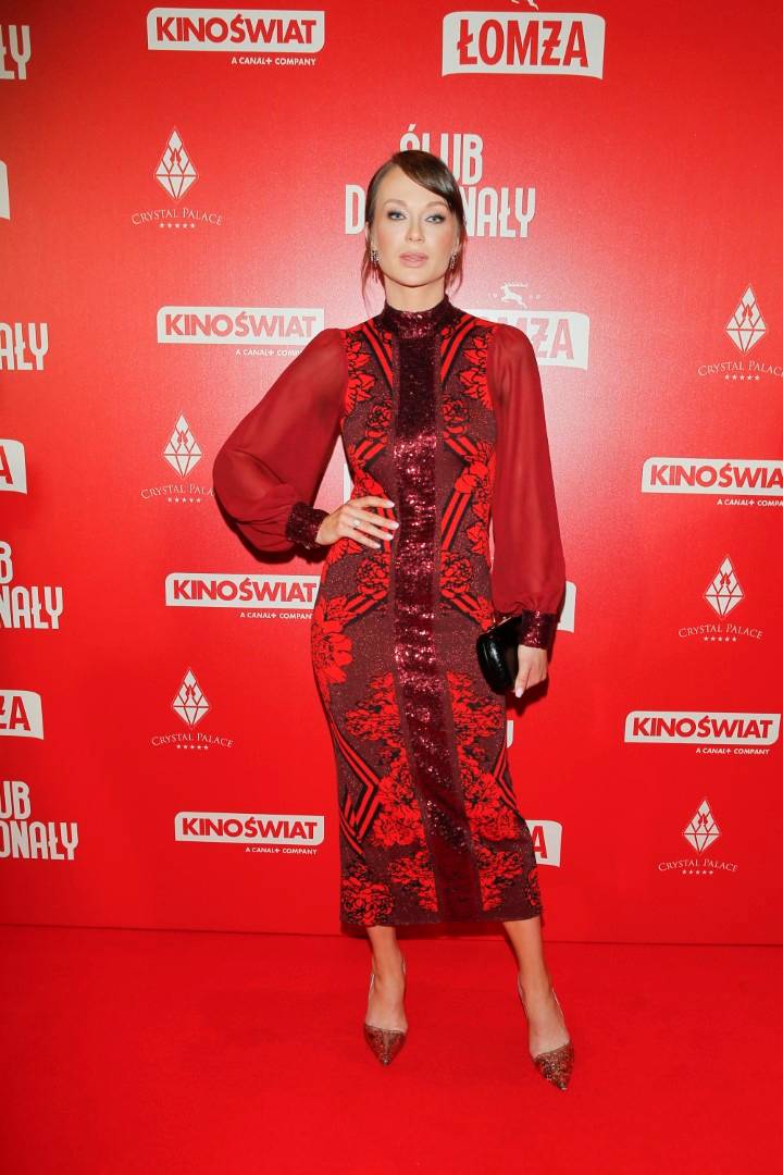 Premiera filmu “Ślub doskonały”: Agnieszka Kaczorowska z GRZYWKĄ! Izabela Janachowska niczym panna młoda w sukni ślubnej