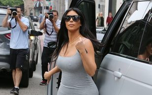 Fani Kim Kardashian OBURZENI flagą z kadrem z seks taśmy