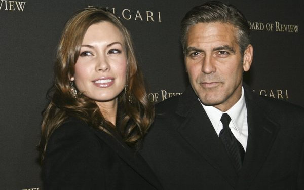 Dziewczyna George’a Clooneya to ostra dziewucha