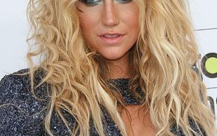 Mama do Ke$hy: Skarbie pokaż cycki! (VIDEO)