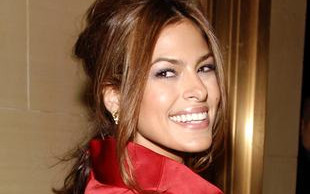 Eva Mendes wodzi na pokuszenie (FOTO)