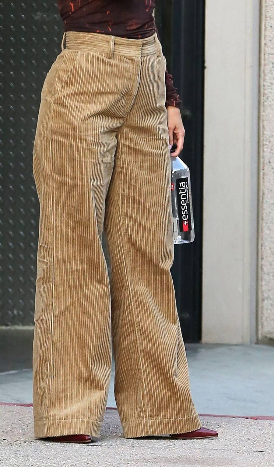 Te spodnie Kourtney Kardashian są po prostu BRZYDKIE?