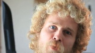 Spencer Pratt pokazuje jak goli swoją brodę (VIDEO)