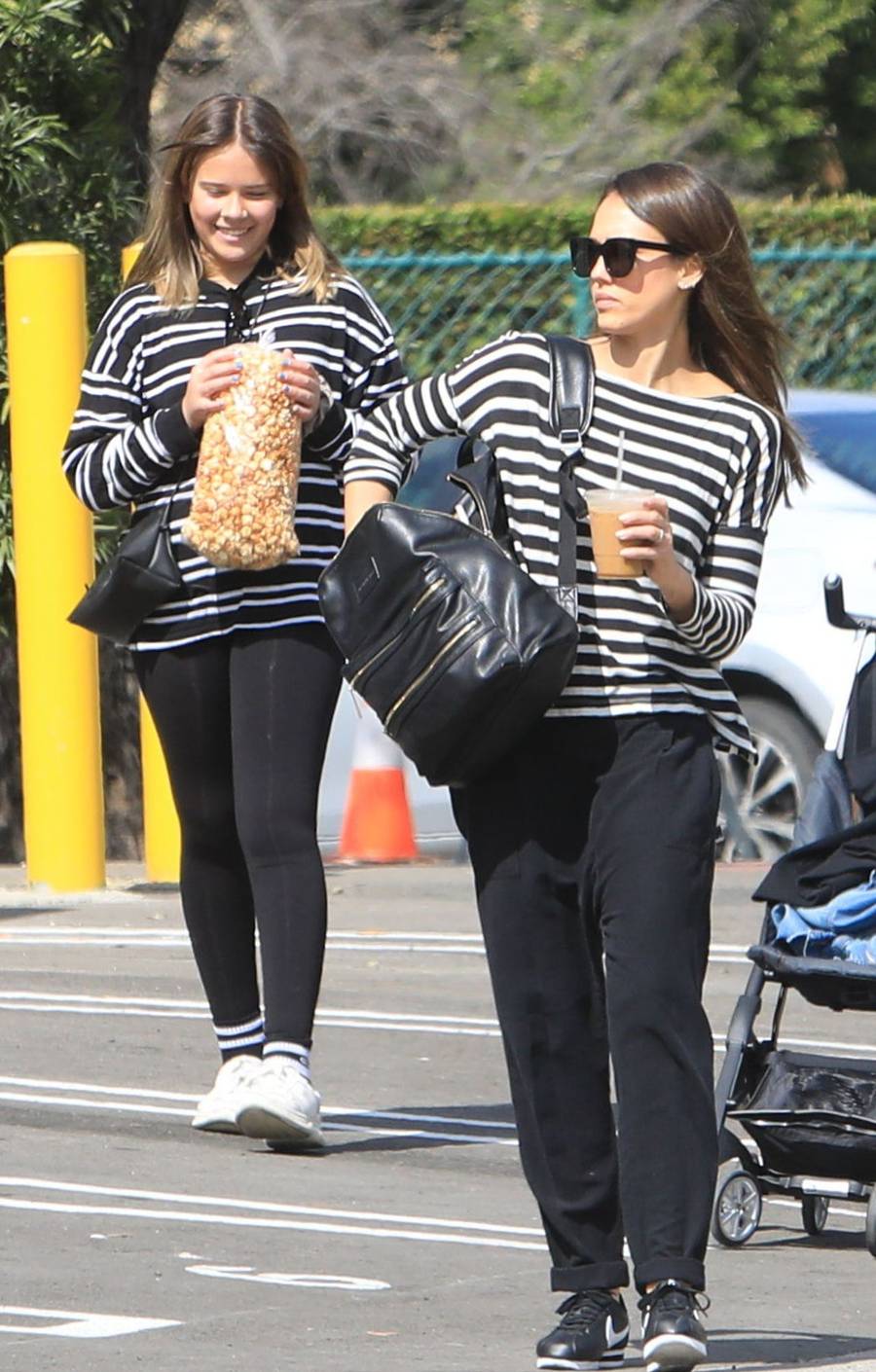 Jessica Alba z całą rodziną – najmłodszy syn daje w kość, córka to cała mama!