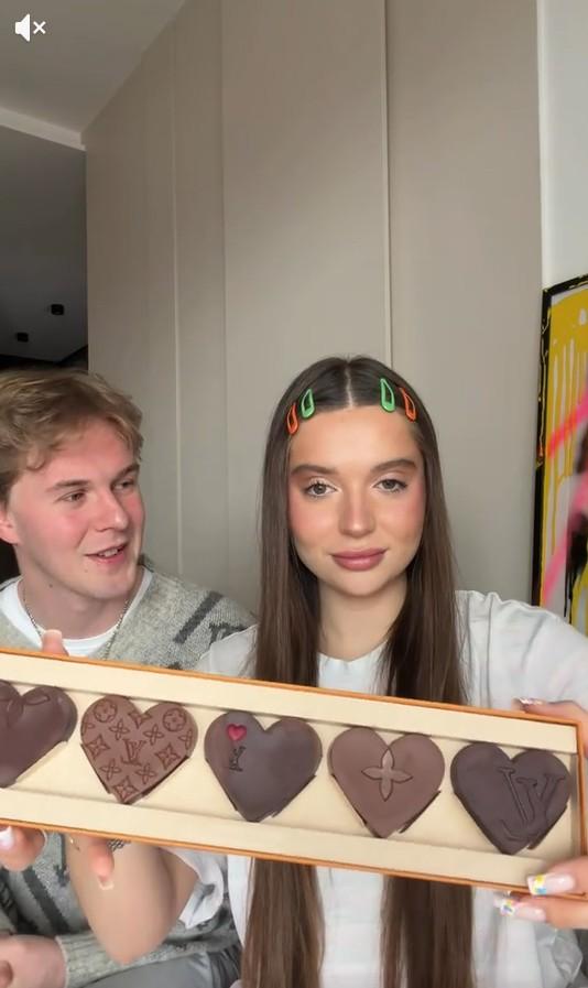 Nicol Pniewska testuje czekoladki za 50 euro, fot. Instagram